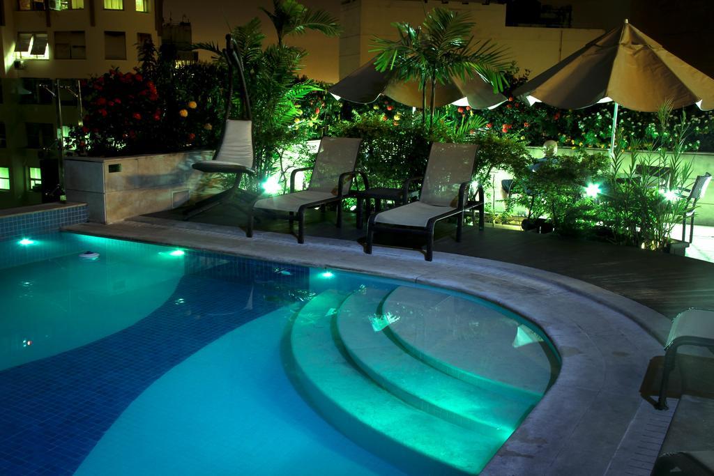 Hotel Atlantico Tower Ρίο ντε Τζανέιρο Εξωτερικό φωτογραφία A swimming pool with a swimming pool light