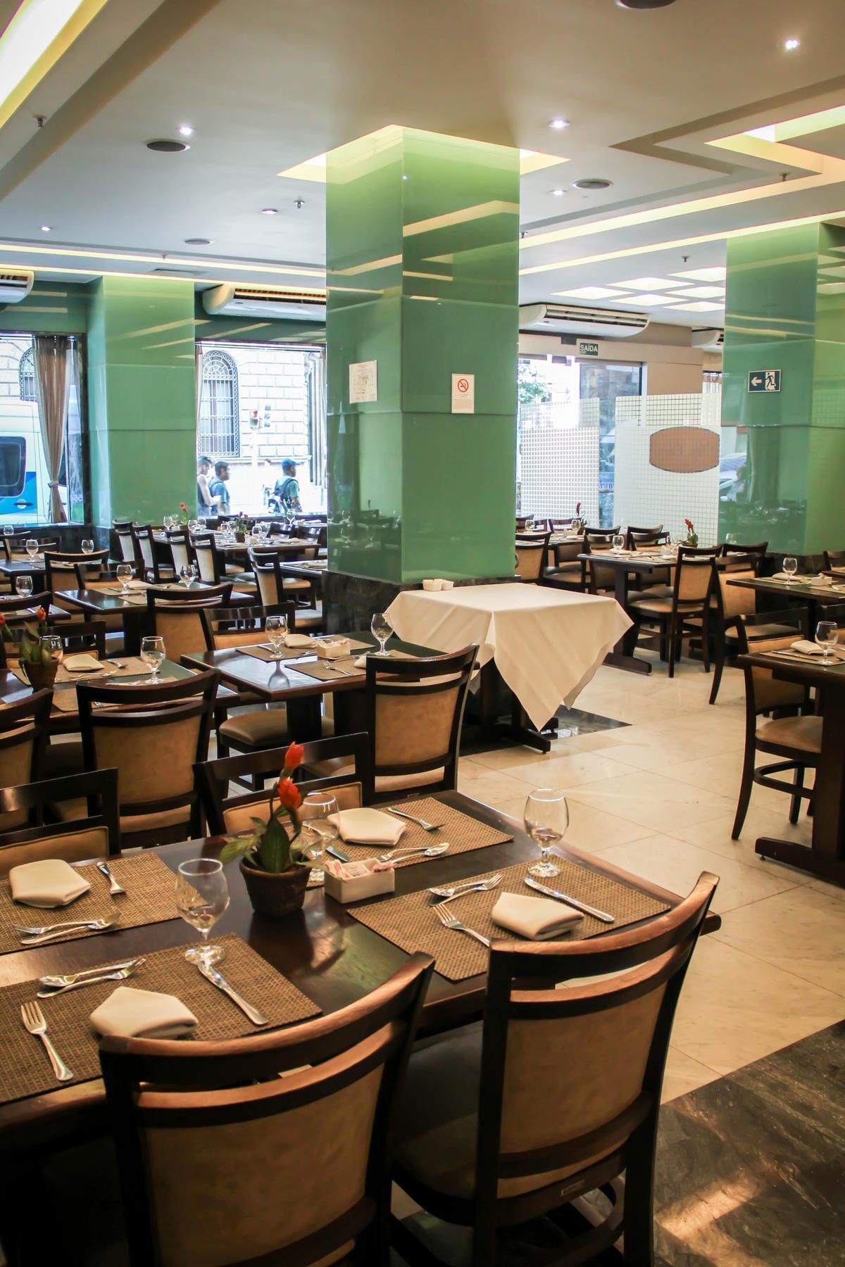 Hotel Atlantico Tower Ρίο ντε Τζανέιρο Εξωτερικό φωτογραφία Interior of a restaurant in Porto Alegre, Brazil.